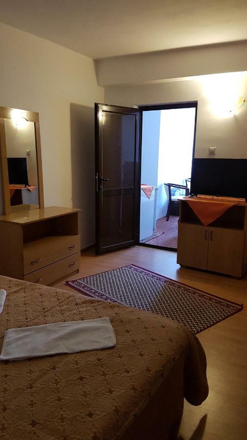 Riviera Valceana Panzió Râmnicu Vâlcea Kültér fotó