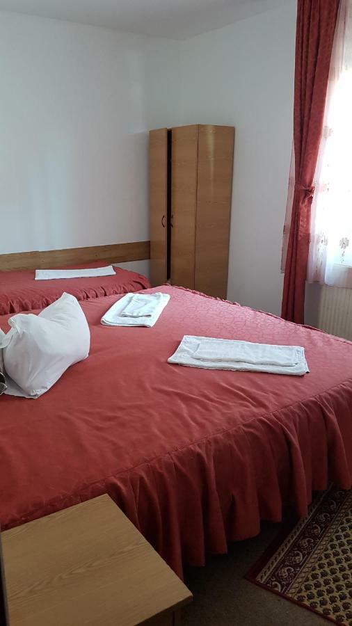 Riviera Valceana Panzió Râmnicu Vâlcea Kültér fotó
