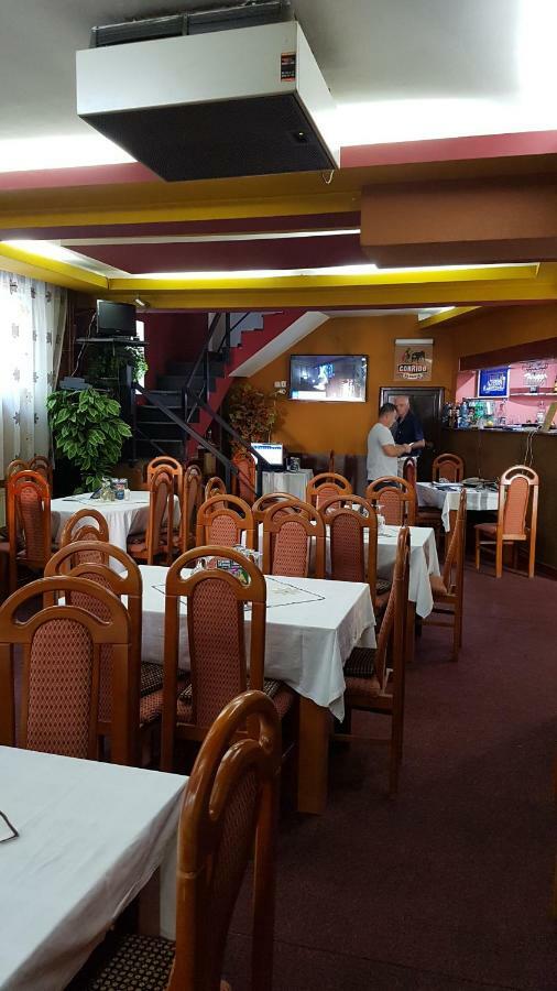 Riviera Valceana Panzió Râmnicu Vâlcea Kültér fotó