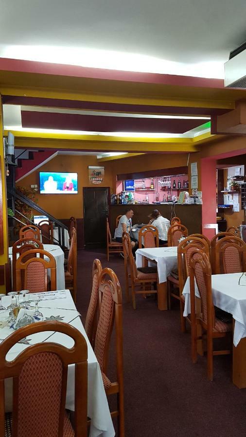 Riviera Valceana Panzió Râmnicu Vâlcea Kültér fotó